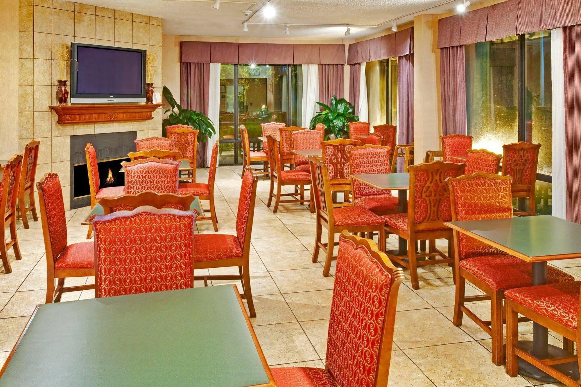 Holiday Inn Express Memphis Medical Center - Midtown By Ihg Esterno foto